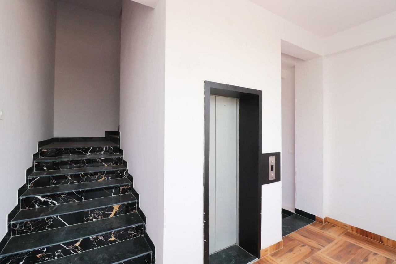 Oyo 39774 Hotel Kanishka Residency Jabalpur Dış mekan fotoğraf